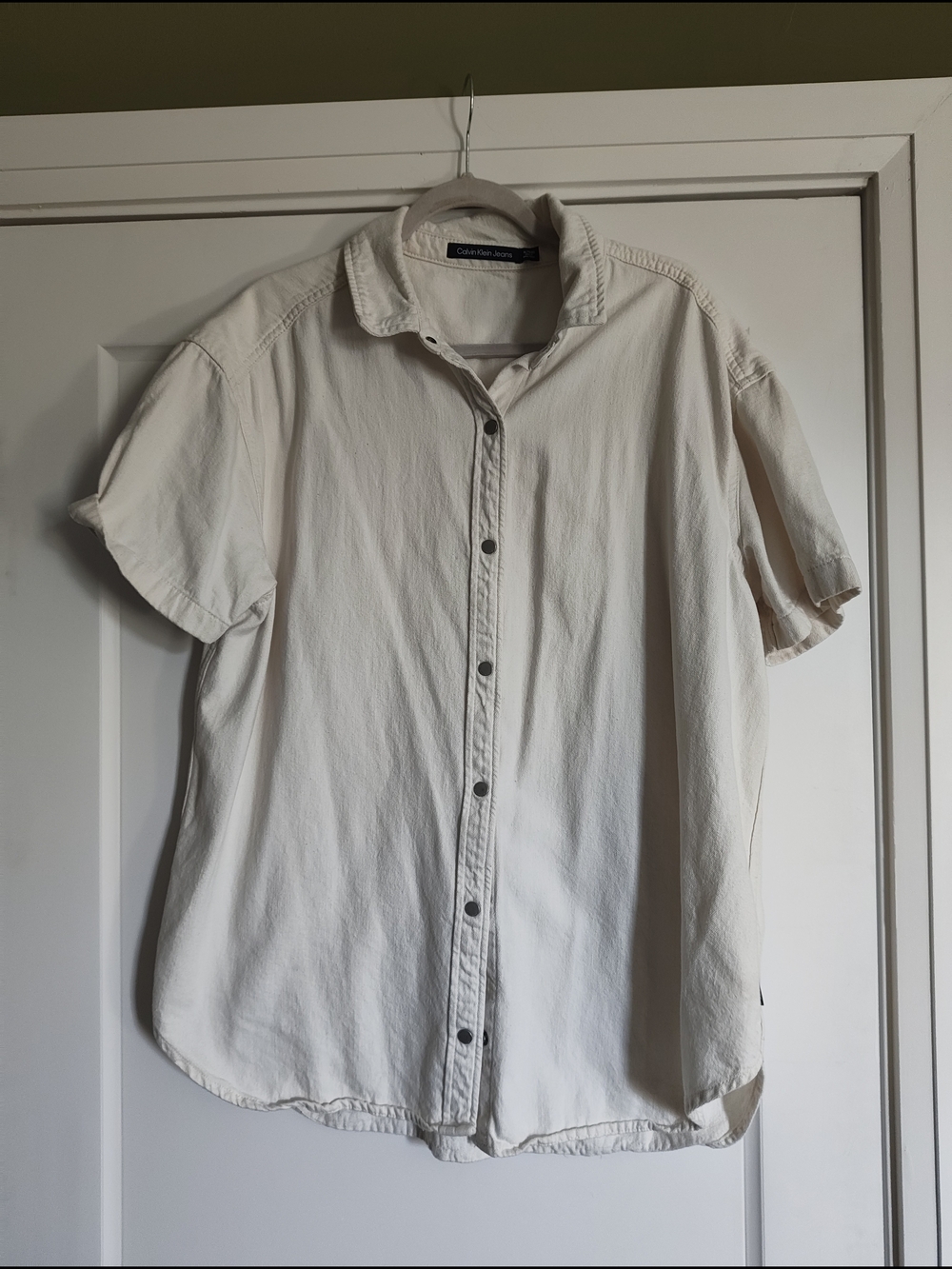 Calvin Klein Jeans Women's Short-Sleeve Button-Down Shirt in Cream